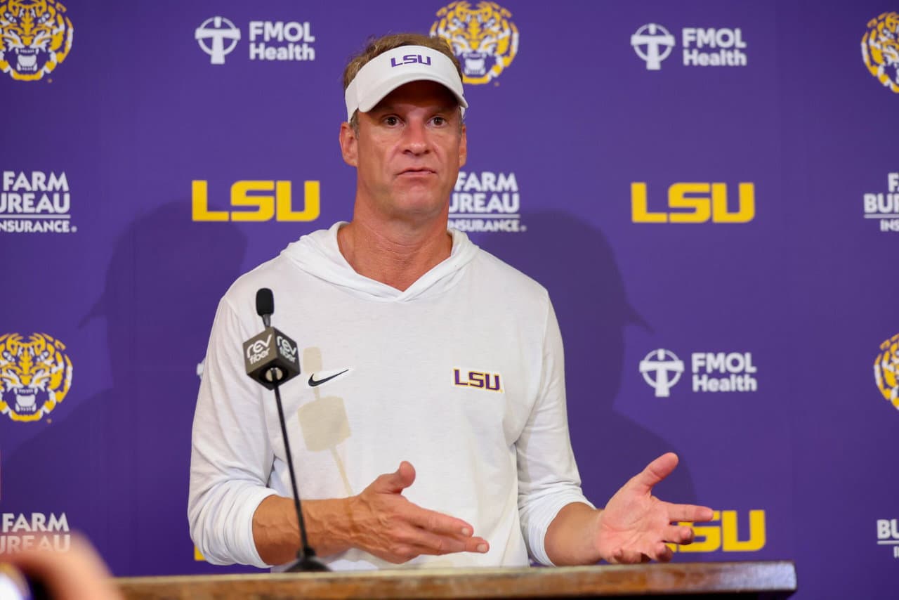 "Not Acceptable": Lane Kiffin Sends Strong Locker Room Warning as LSU’s QB Situation Raises Major Concern