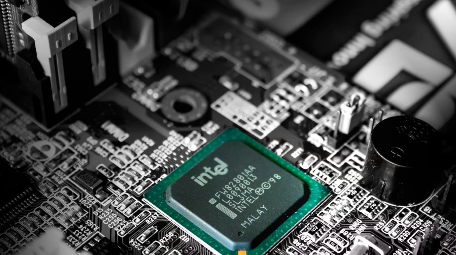 Intel Is Reportedly Launching New CPUs On Old Sockets That Support DDR4 Memory